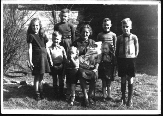 05 kinderen 1946.jpg