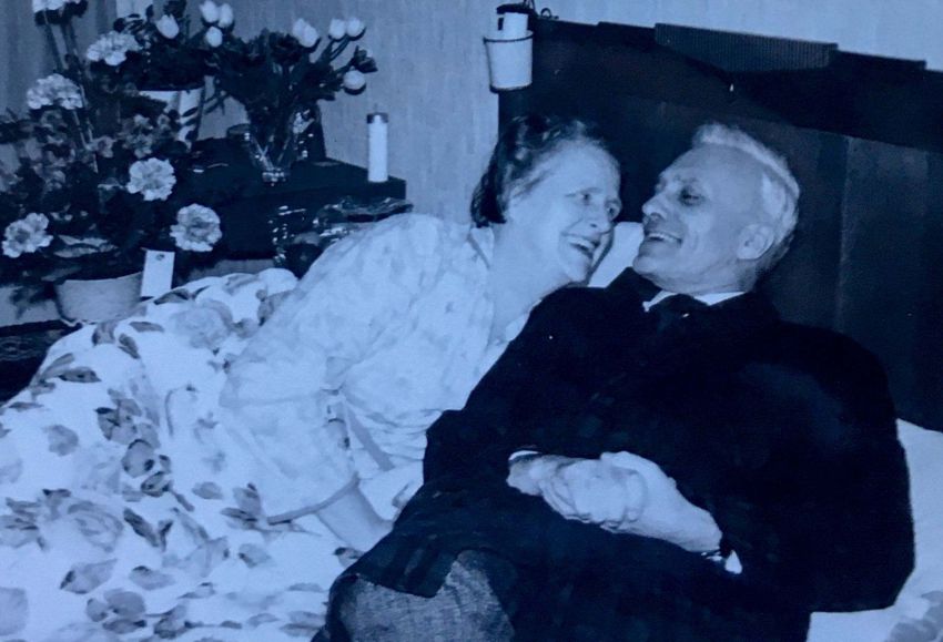 1964 Piet en Wilma verloving tijdens herstel Pa Maartense 15.jpg