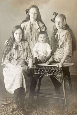 29 Siet, Jeanne (Ma), Bep en Ike de Korte.jpg