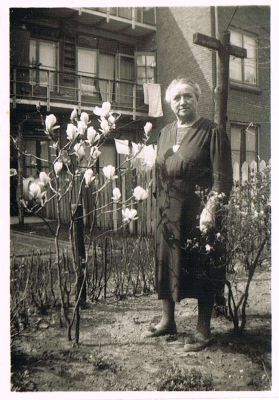 20 Oma De Korte Wolmaranstraat 145 15-04-1952.jpg