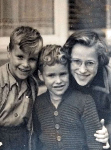 Eef, Ed en Lenie 1953.jpg